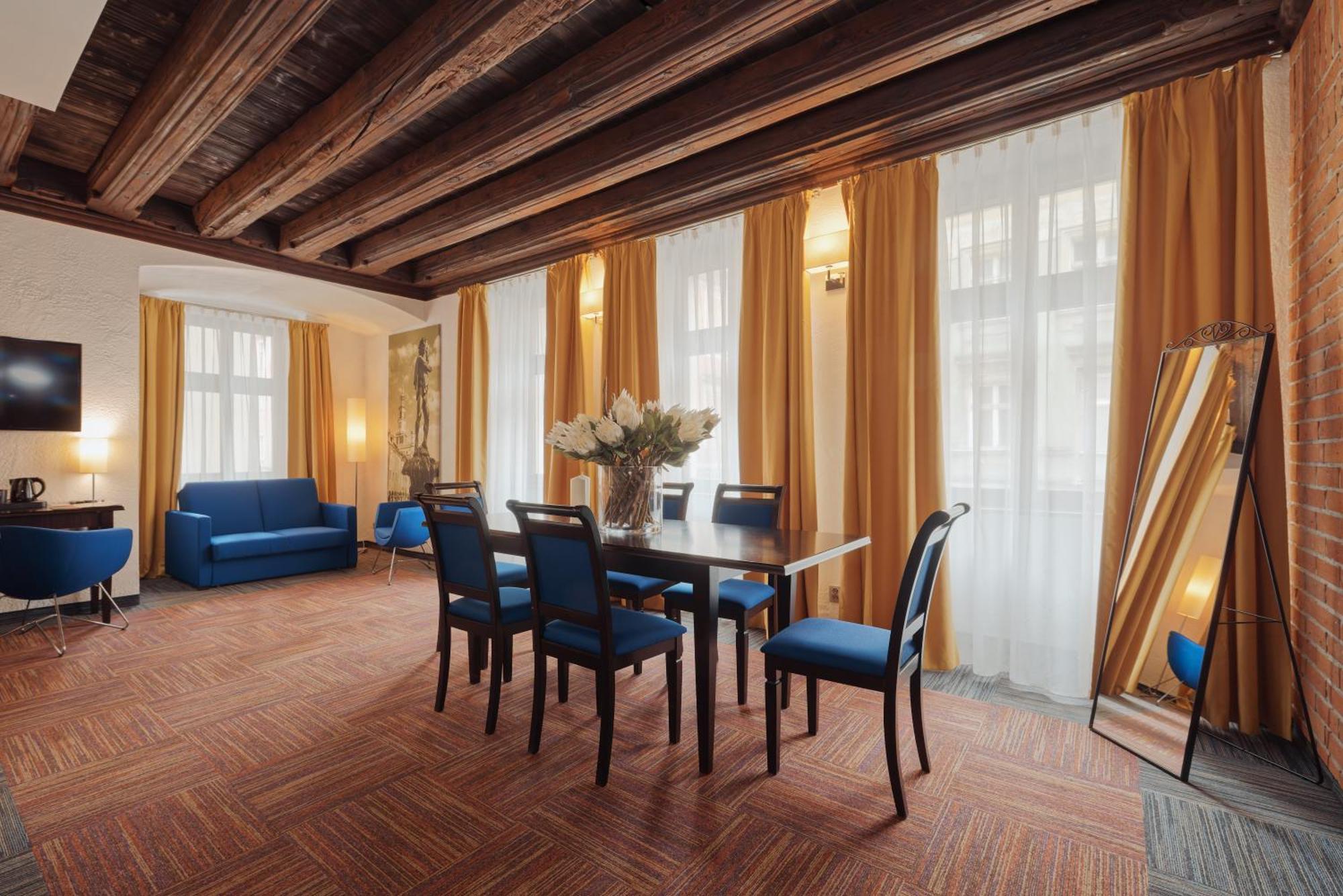 Hotel Palazzo Rosso Old Town 3*